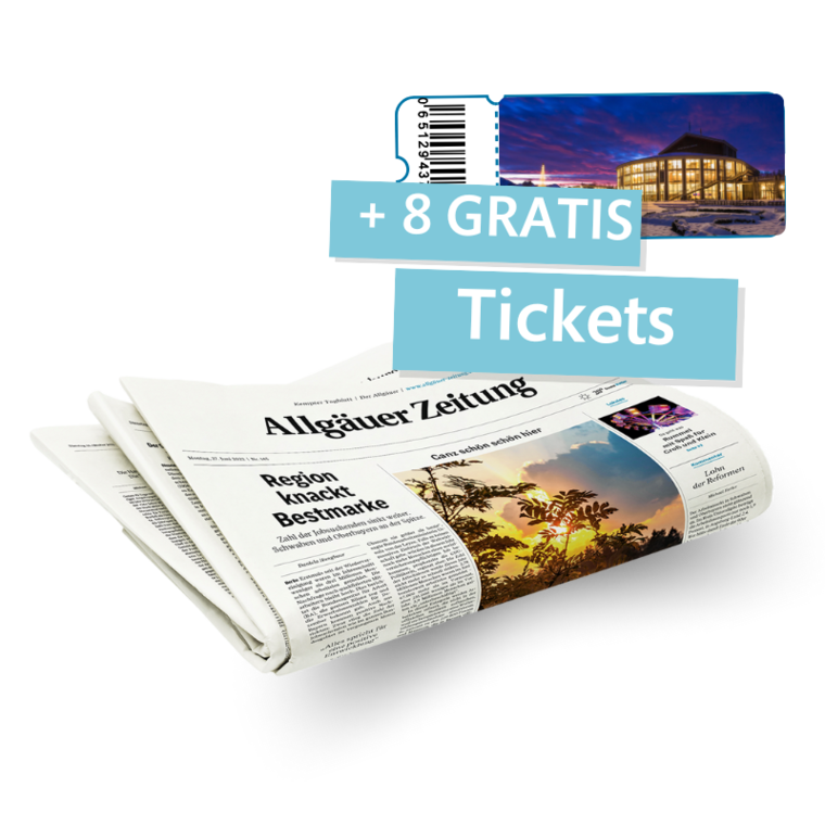 Gefaltete Ausgabe der Allgäuer Zeitung mit einem blauen Ticket und dem Text '+ 8 GRATIS Tickets'.